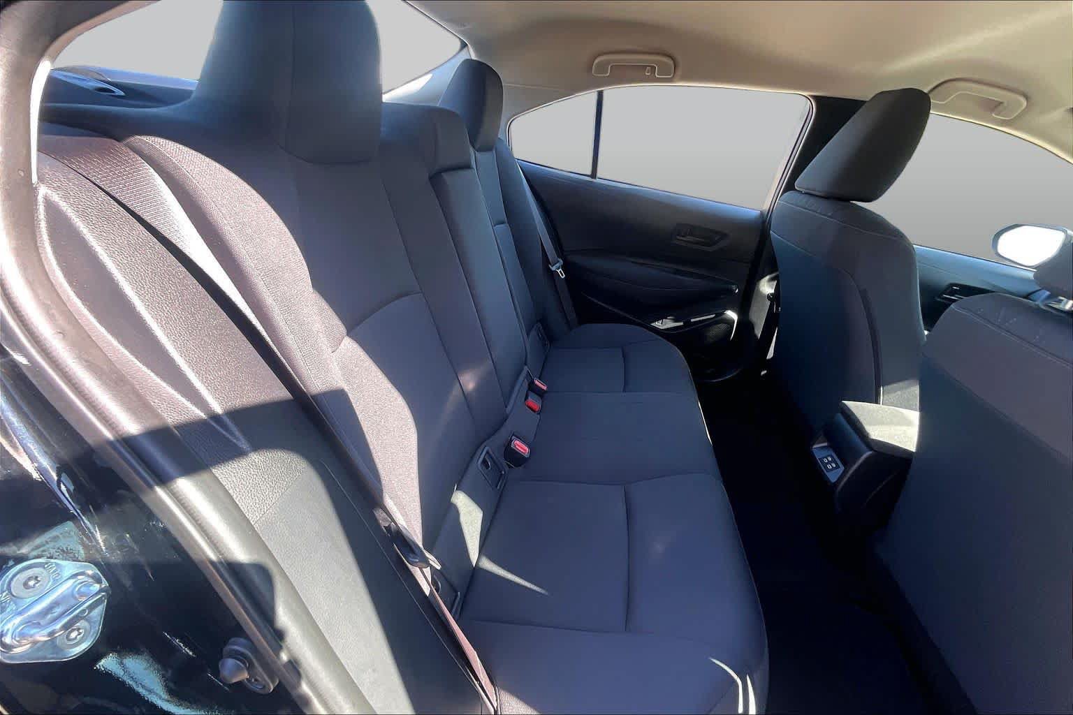 Used 2025 Toyota Corolla LE FWD image 19
