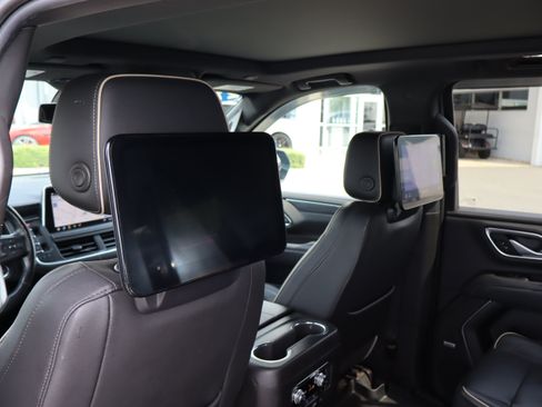 Used 2021 GMC Yukon XL SLT w/ SLT Premium Package AWD/4WD image 14