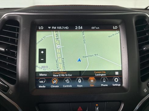 Used 2022 Jeep Cherokee Trailhawk w/ Sun, Sound & Nav Group AWD/4WD image 25