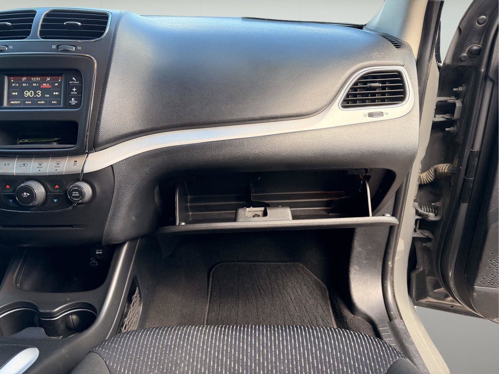 Used 2020 Dodge Journey SE w/ SE Popular Equipment Group FWD image 13