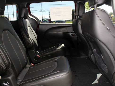 New 2026 Chrysler Pacifica Select image 28