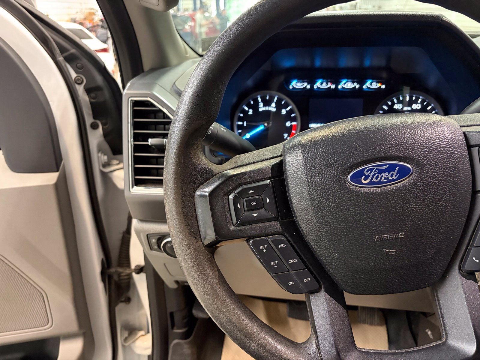 Used 2017 Ford F250 XLT w/ XLT Value Package AWD/4WD image 15