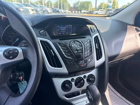 Used 2014 Ford Focus SE FWD image 31