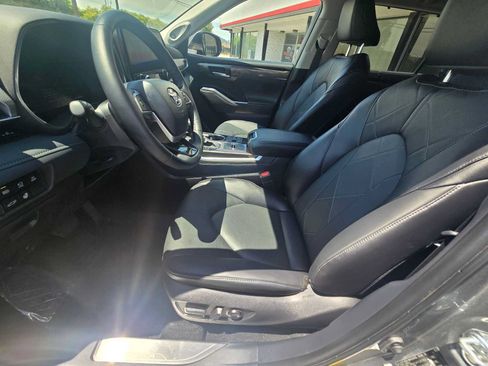 Used 2026 Toyota Highlander Platinum AWD/4WD image 23