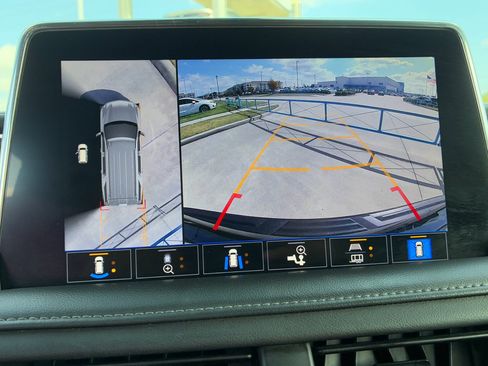 Used 2021 Chevrolet Tahoe Z71 w/ Z71 Off-Road Package image 18