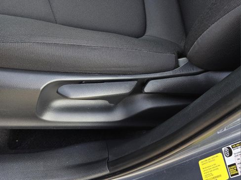 Used 2024 Toyota Corolla Cross LE FWD image 23