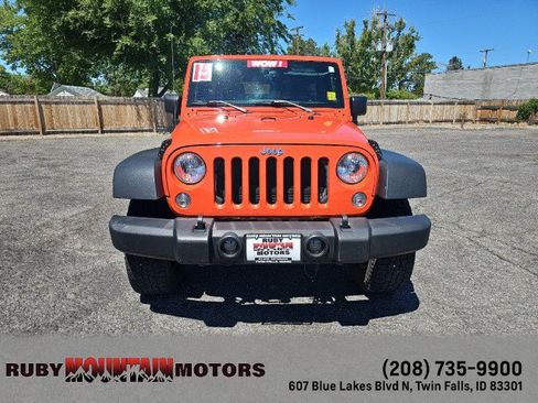 Used 2015 Jeep Wrangler Unlimited Rubicon w/ Dual Top Group AWD/4WD image 2