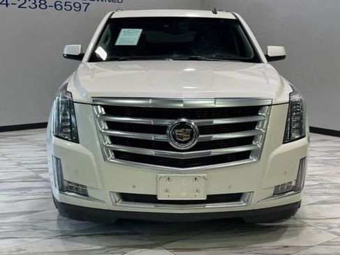 Used 2015 Cadillac Escalade ESV Luxury image 3