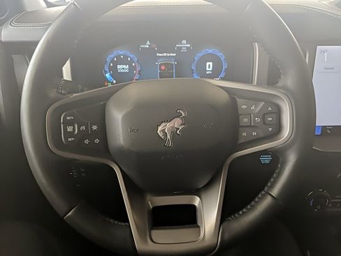 Used 2025 Ford Bronco Outer Banks image 13