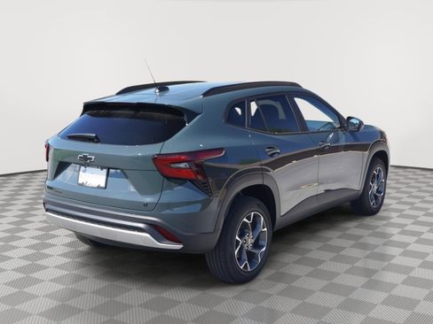 New 2026 Chevrolet Trax LT w/ LT Convenience Package FWD image 3