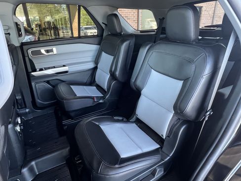 Used 2023 Ford Explorer XLT w/ Equipment Group 202A AWD/4WD image 19