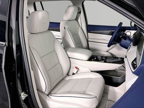 New 2026 Buick Enclave Avenir FWD image 12