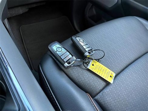 Used 2025 Ford F150 Lariat w/ Equipment Group 501A Mid image 29