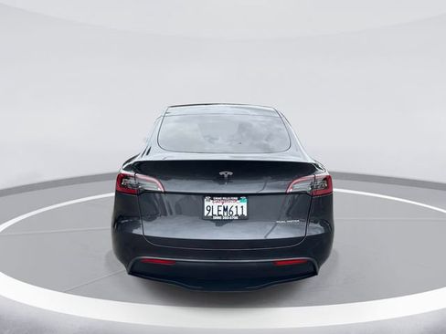 Used 2024 Tesla Model Y Long Range AWD/4WD image 5