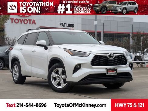 Used 2023 Toyota Highlander LE image 1