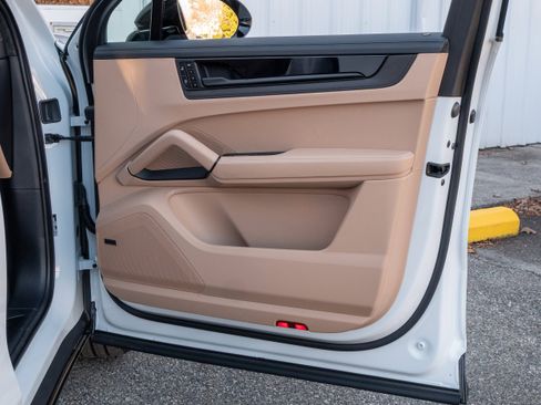 New 2026 Porsche Cayenne GTS image 30