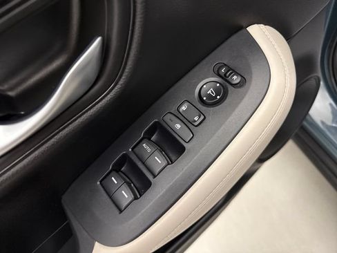 Used 2024 Honda HR-V LX image 12