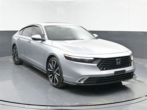 Used 2024 Honda Accord Touring image 2