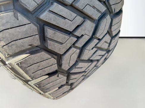 New 2026 Land Rover Defender 110 X-Dynamic SE image 42