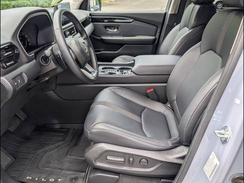 Certified 2025 Honda Pilot Touring image 13