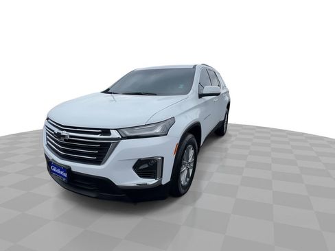 Used 2023 Chevrolet Traverse LT w/ Rear Camera Mirror Package AWD/4WD image 3