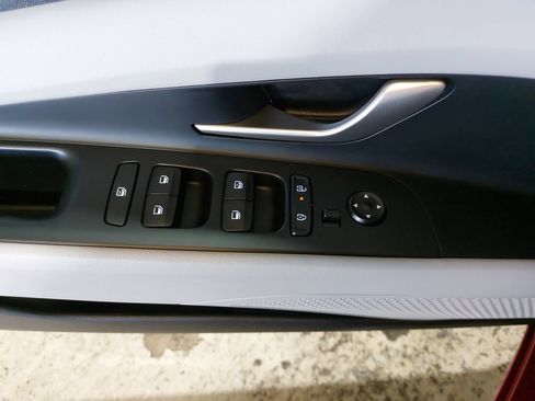 Certified 2025 Hyundai Elantra Limited FWD image 29