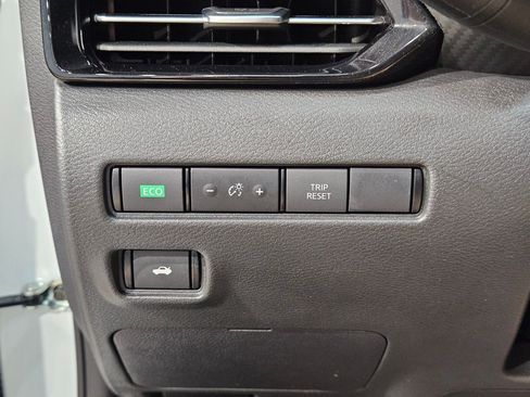 Used 2024 Nissan Sentra SR FWD image 24