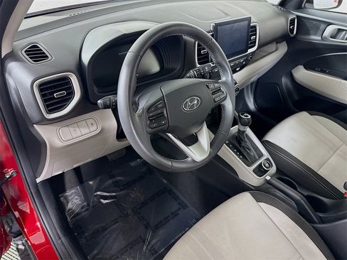 Used 2025 Hyundai Venue SEL image 17