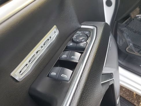 Used 2025 GMC Sierra 1500 Denali AWD/4WD image 18