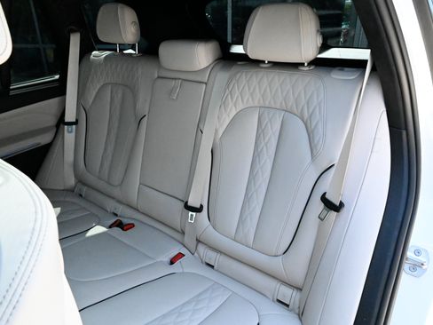 Used 2022 BMW X5 M50i w/ Executive Package AWD/4WD image 39
