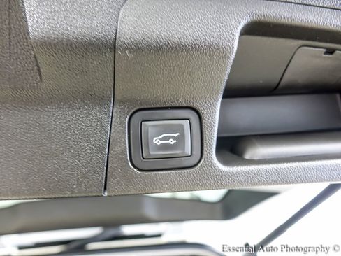 Used 2023 GMC Acadia SLT FWD image 21