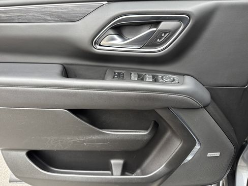 Used 2022 GMC Yukon XL SLT w/ SLT Luxury Package image 14