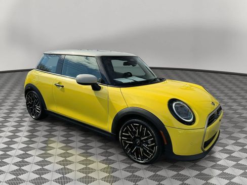 Used 2025 MINI Cooper S FWD image 1
