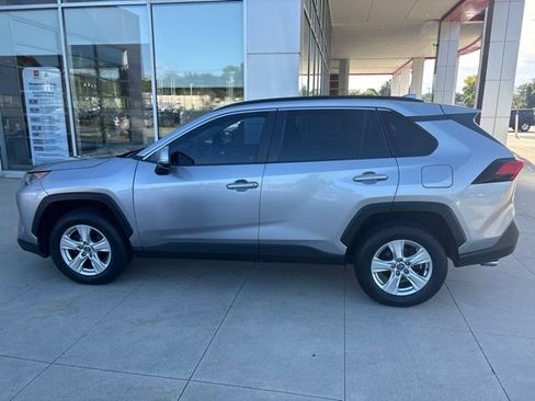 Used 2020 Toyota RAV4 XLE AWD/4WD image 4