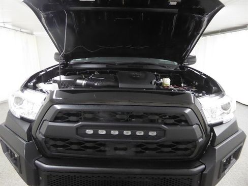 Used 2023 Toyota Tacoma SR5 AWD/4WD image 32