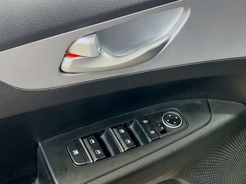 Certified 2023 Kia Forte LXS image 17