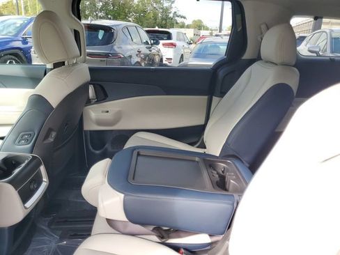 New 2026 Kia Carnival EX FWD image 26