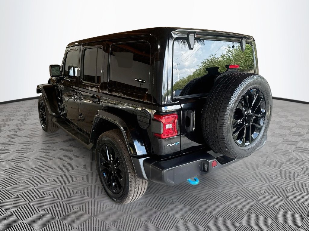 Used 2022 Jeep Wrangler Unlimited Sahara w/ Cold Weather Group AWD/4WD image 8