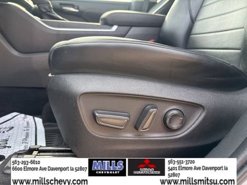 Used 2022 Toyota Highlander XLE AWD/4WD image 11