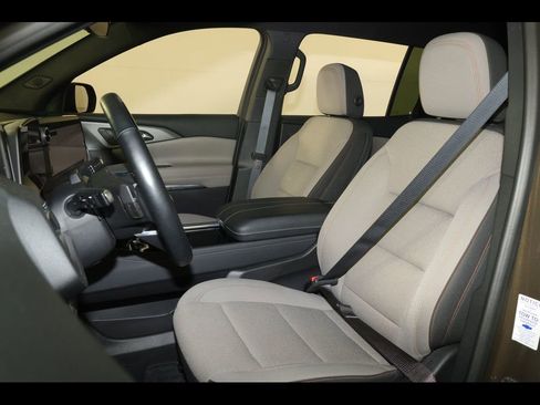 Used 2024 Chevrolet Traverse LT w/ Enhanced Driving Package FWD image 32