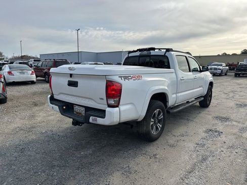 Used 2016 Toyota Tacoma TRD Sport image 5