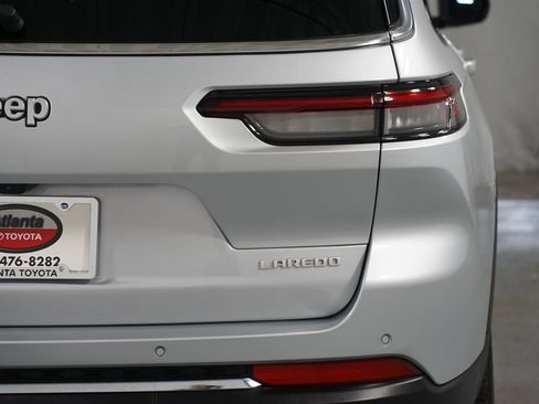 Used 2025 Jeep Grand Cherokee L Laredo RWD image 10