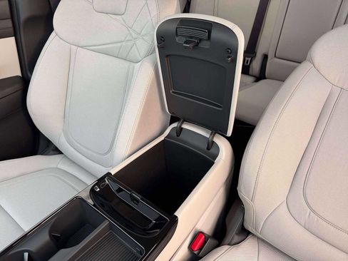 New 2026 Hyundai Tucson Blue SE image 11