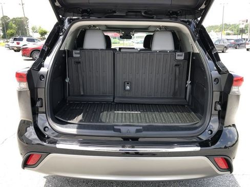 Used 2022 Toyota Highlander Platinum AWD/4WD image 11