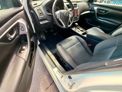 Used 2017 Nissan Altima 2.5 SV FWD image 9
