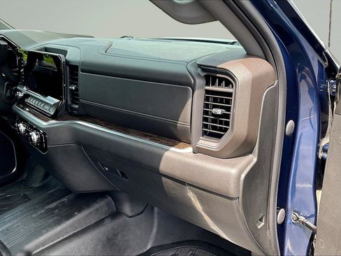 Used 2023 GMC Sierra 1500 SLE AWD/4WD image 18
