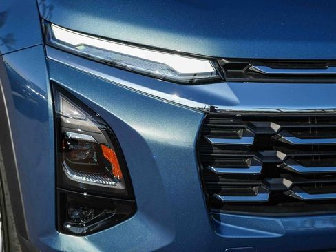 New 2026 Chevrolet Equinox LT w/ Convenience Package II FWD image 9