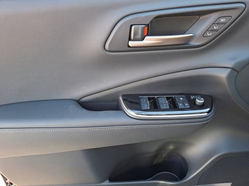 New 2026 Toyota Crown Signia XLE image 7