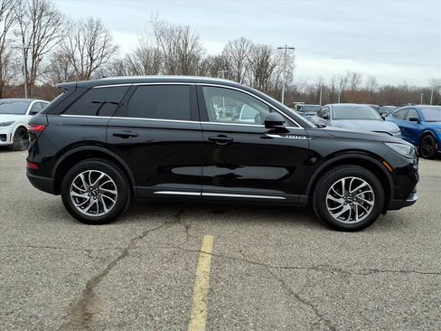 Used 2022 Lincoln Corsair AWD w/ Equipment Group 101A image 9