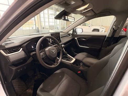Used 2025 Toyota RAV4 XLE image 12